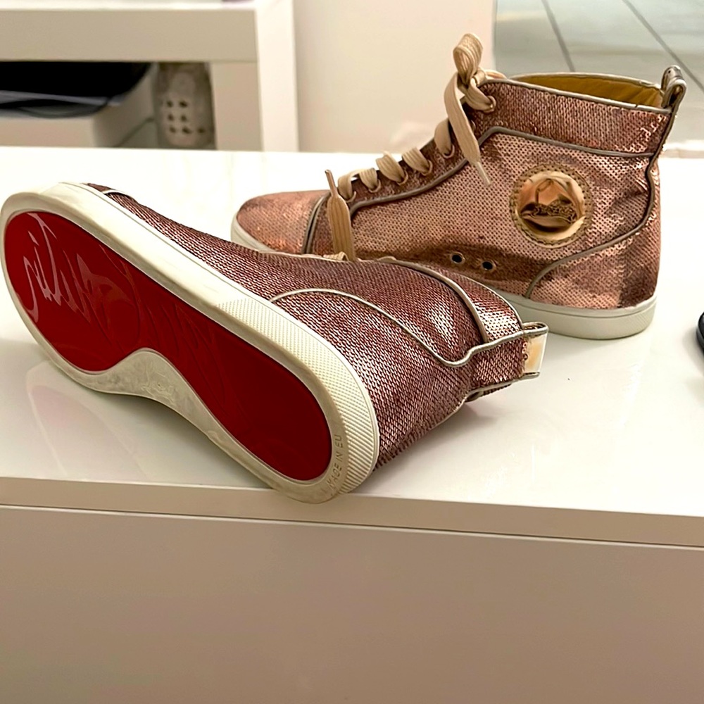 Authentic christian louboutin Super good